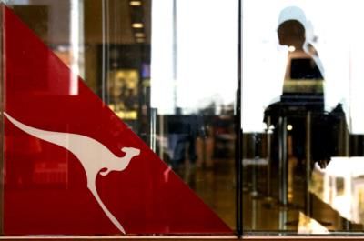 Qantas Profit Drops 13%, Plans 2M Buyback