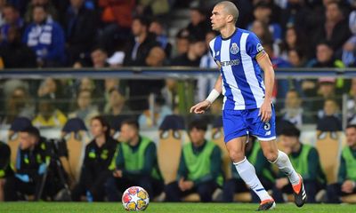 Pepe still top dog as Arsenal’s new tricks fail to flummox Porto’s veteran