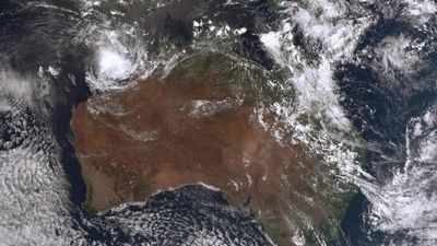Lincoln to strengthen into a cyclone within 12 hours