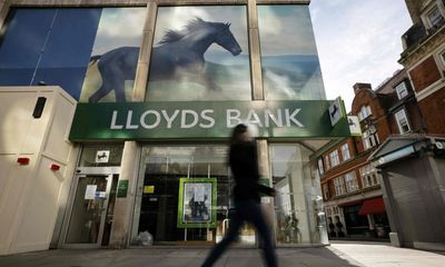 Lloyds sets aside £450m for car loan fines and payouts