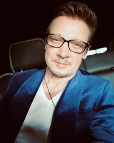 Jeremy Renner's Effortless And Charismatic Selfie Game Strong