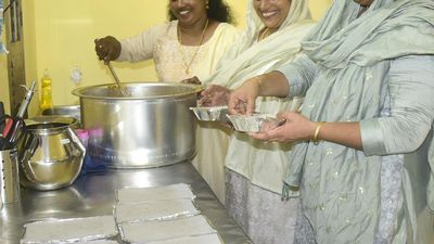 SC refuses to pass any direction on plea on setting up of community kitchens on account of NFSA and other schemes by Centre
