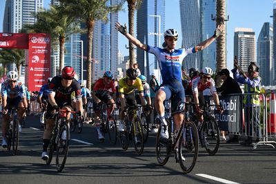 UAE Tour: Tim Merlier wins stage 4 from chaotic sprint