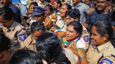 Police foil Cong. protest for Mega DSC, detain Sharmila, party leaders near Vijayawada