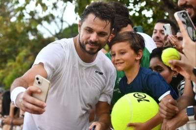 Stan Wawrinka Engaging With Fans Through Photos And Smiles