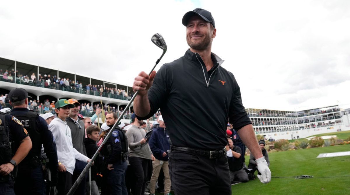 Glen Powell to Star in College Football Comedy Series…