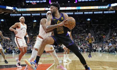 Lakers big man Christian Wood to miss two weeks with knee swelling