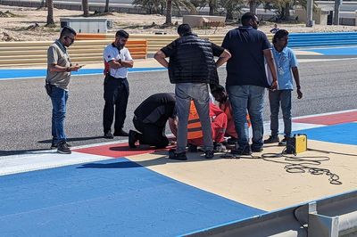 Bahrain F1 pre-season test stopped again by loose drain cover