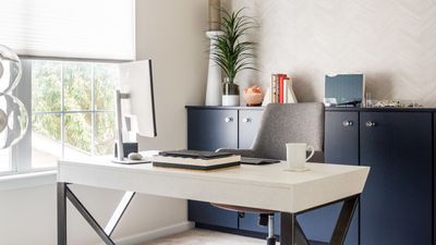 How to make a small office look bigger — 7 easy-peasy effective tips