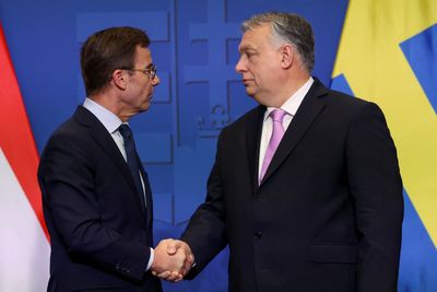 Hungary, Sweden sign fighter jet deal before NATO membership vote