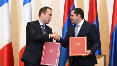 Armenia signs arms contract with France amid boost in military ties