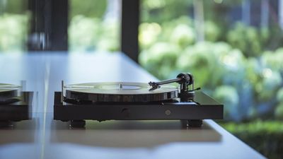 Pro-Ject Juke Box E1 is a neat vinyl deck and music system in one
