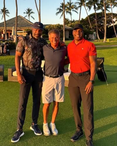 Barry Bonds Enjoys Golfing With Friends In Joyful Photos