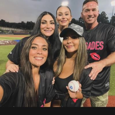 Snooki's Vibrant Baseball Night Celebration With Friends And Style