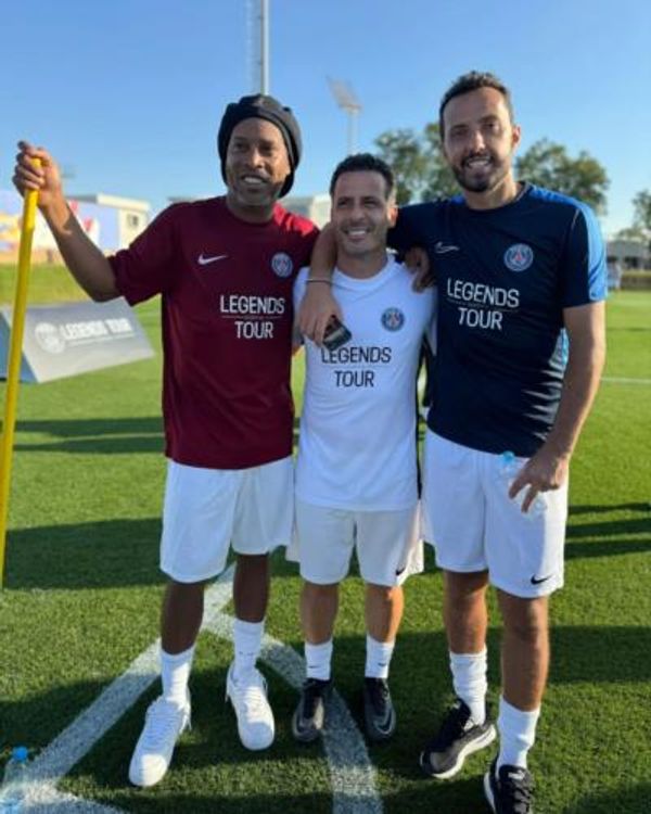 Ronaldinho's Joyful Reunion: Legends Match Moments