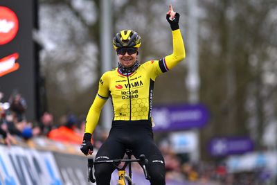 Omloop Het Nieuwsblad: Jan Tratnik makes it three wins in a row for Visma-Lease a bike