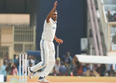 IND vs ENG, 4th Test: Ashwin's takes fifer, India set 192 runs to secure series win (Day 3, Stumps)