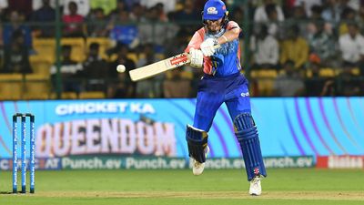 WPL 2024 | Amelia Kerr, Harmanpreet Kaur guide Mumbai Indians to five-wicket win over Gujarat Giants