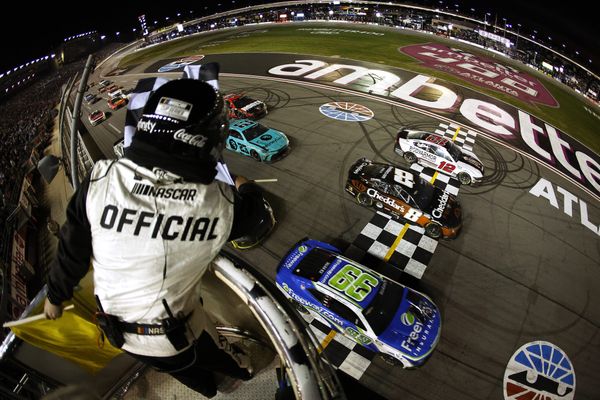 NASCAR fans react to outrageous 3-wide photo finish at Atlanta