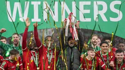 Liverpool lift League Cup trophy with late win over Chelsea