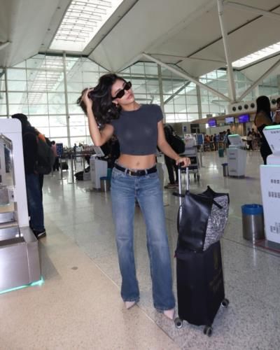 Yasmina Zaytoun Elevates Airport Fashion With Dark Grey Pants