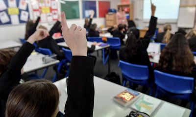 School summer holidays in England should be cut to four weeks, report says