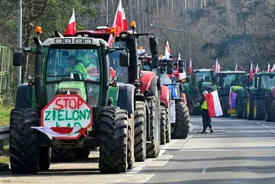 Polish Farmers Keep German Border Crossing Blocked