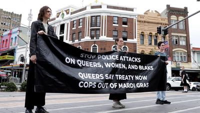 Police to discuss marching out of uniform at Mardi Gras