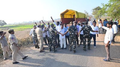 Mild tension at Bommanapalli, police avert clash between Congress and BJP cadres