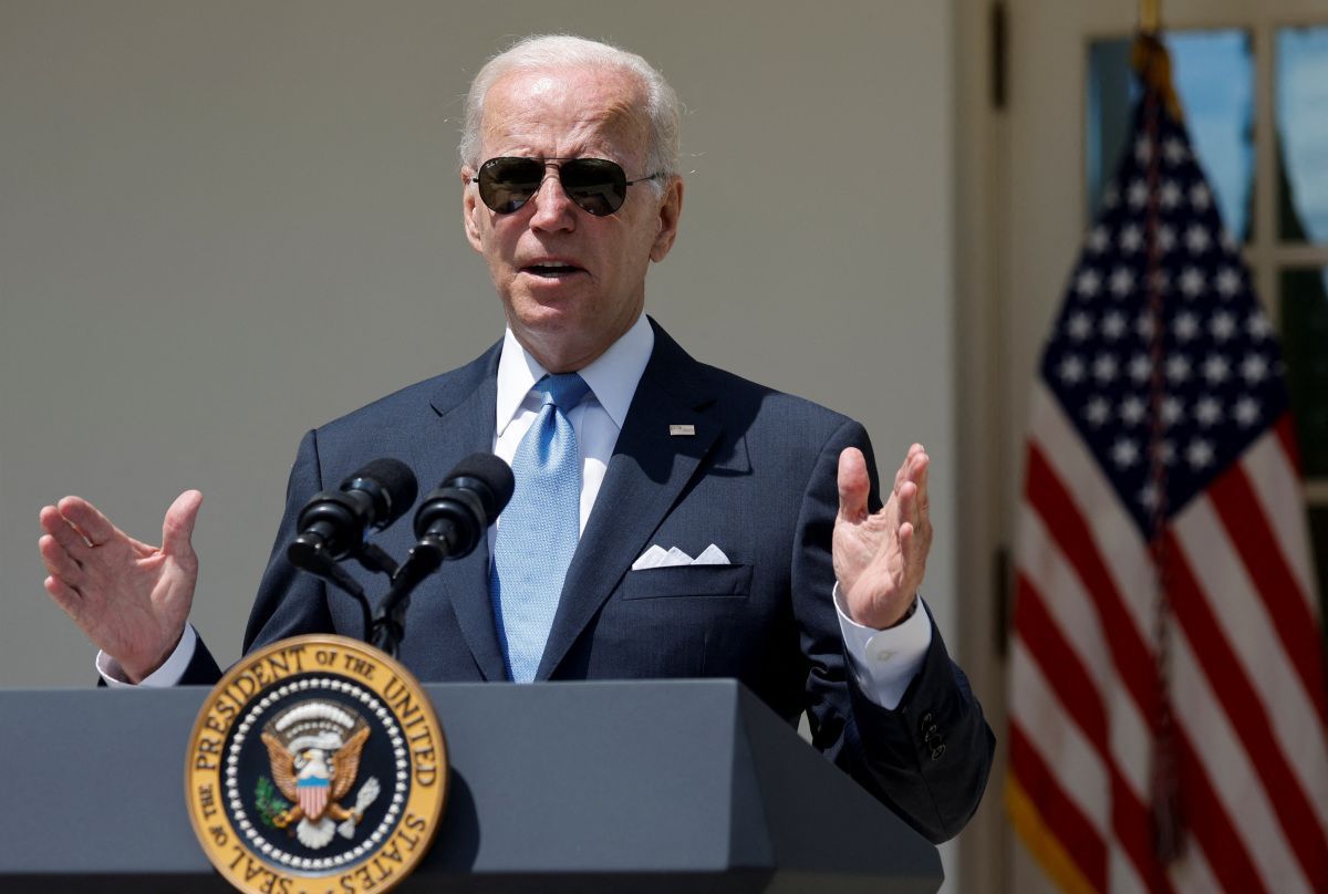 Amid Looming Shutdown Threat, Biden Calls…