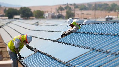 First Solar Jumps On Strong Outlook For 2024, Overcoming Solar Sector Struggles