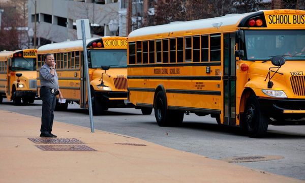 Missouri bus drivers protest after colleague finds noose at work