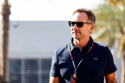 Horner on way to Bahrain GP as decision looms on his F1 future