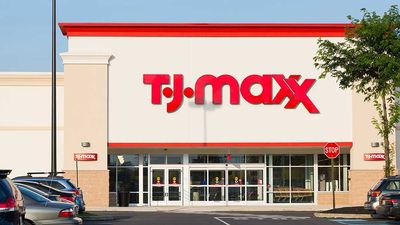 TJX Earnings, Revenue Growth Accelerate; Buyback, Dividend Hike Offset Guidance