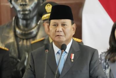 Indonesian President Awards Honorary Rank To Defense Minister