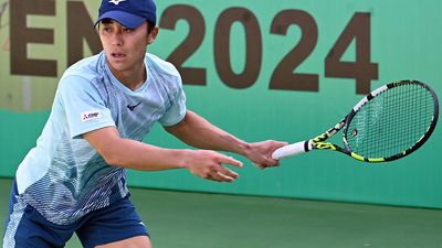 TENNIS | Yuta Shimizu knocks out top seed Benjamin Bonzi