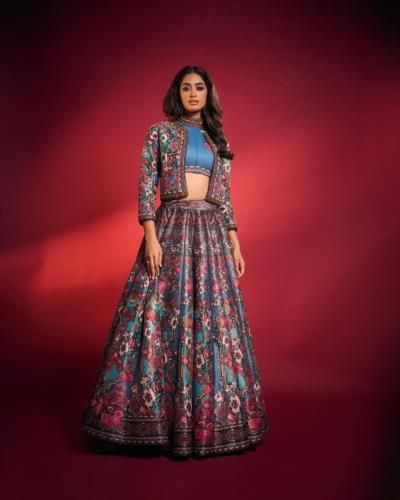 Sini Shetty: Elegance In Full Bloom