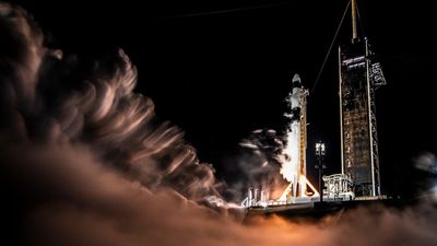 SpaceX fires up rocket ahead of March 1 astronaut launch (photos)