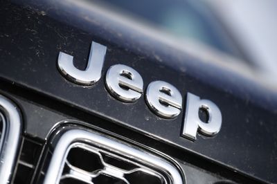 More than 330,000 Jeep Grand Cherokees are recalled to fix steering wheel issue