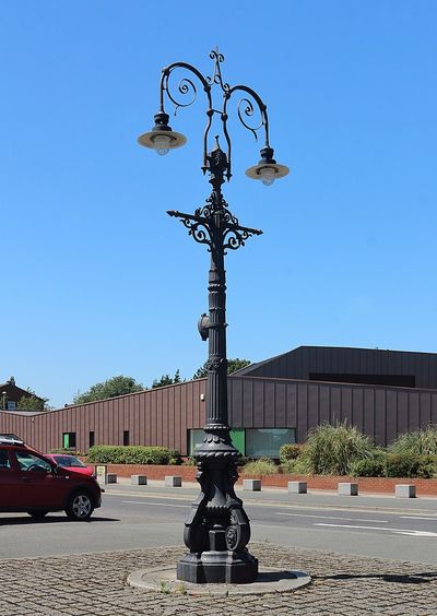 Street Light Dimming Raises Concerns Over Safety Amidst Cost-Cutting Measures
