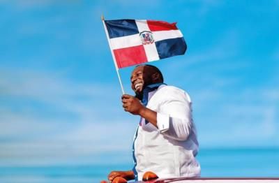 Vladimir Guerrero Represents Dominican Republic With Flag In Hand