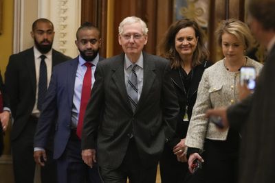 Mitch McConnell to step down as head of Republicans in US Senate