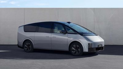 Chinese EV Minivan Adds 310 Miles Of Range In 10 Minutes Of Charging