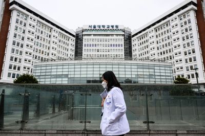S Korea Tells Striking Medics To Return On Deadline Or Risk Prosecution