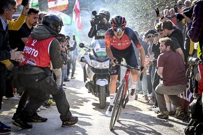 ‘It doesn’t change anything’ - Tom Pidcock’s coach on Tadej Pogačar at Strade Bianche