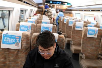 Chinese Firms Increase Hiring Amid Salary Restraints