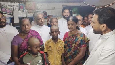 Idukki bishop visits kin of victims of wild elephant attack in Munnar