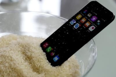 How To Properly Dry A Wet Smartphone