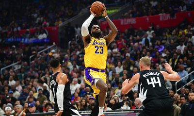 Lakers player grades: LeBron James fuels Lakers comeback win over Clippers