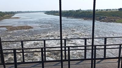 Maharashtra releases of 0.6 tmc ft water from Babli Barrage towards Telangana